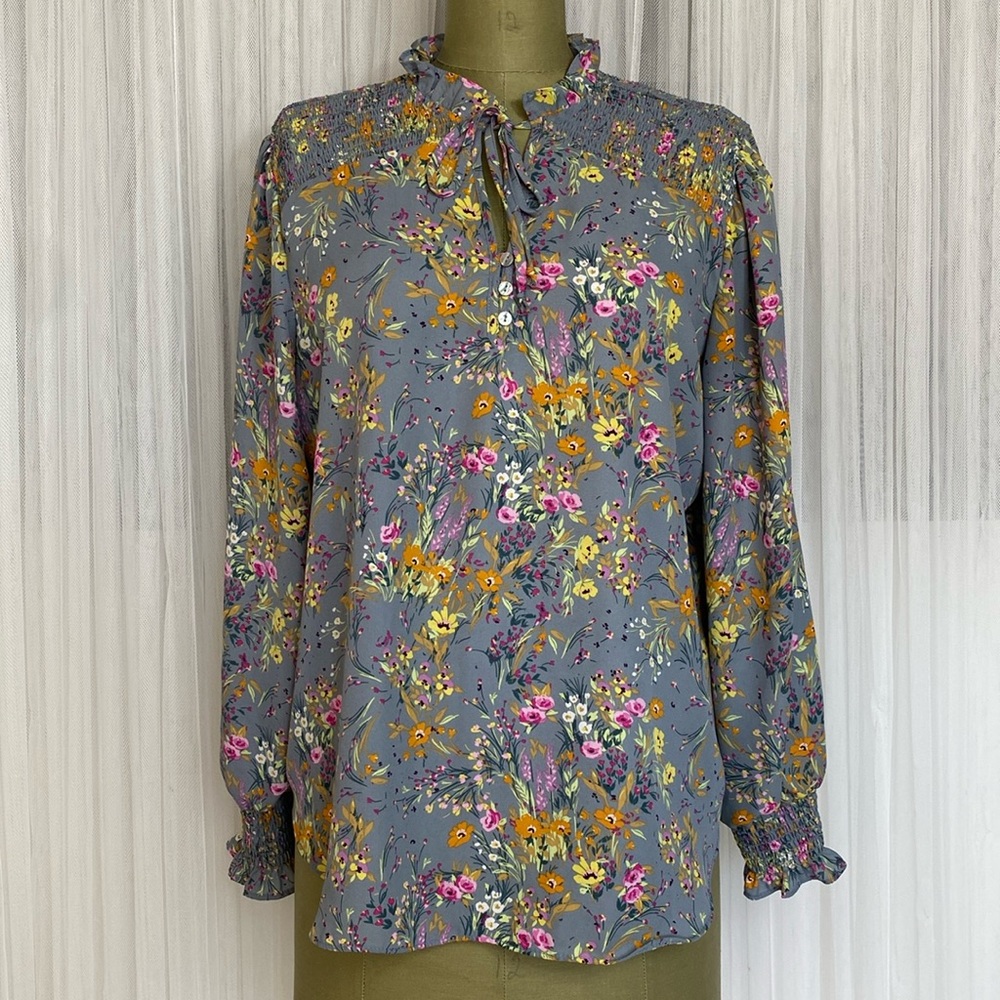 Alex & Lili Floral Print Women's blouse Top! Colour grey floral, Ruffle! Size XL